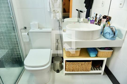 Banheiro da Suíte 1 de apartamento à venda com 2 quartos, 150m² em Savassi, Belo Horizonte