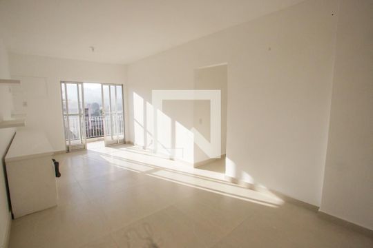 Sala de apartamento para alugar com 3 quartos, 87m² em Pechincha, Rio de Janeiro