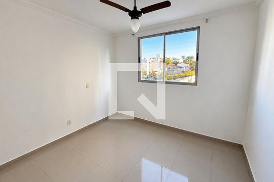 Quarto 2 de apartamento para alugar com 2 quartos, 65m² em Santa Terezinha, Belo Horizonte