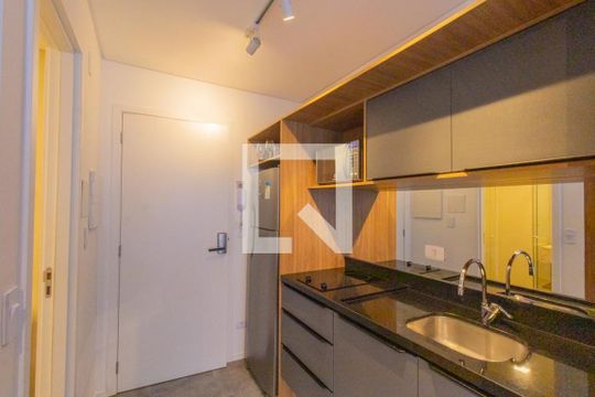 Sala/Cozinha de apartamento para alugar com 1 quarto, 20m² em Água Verde, Curitiba
