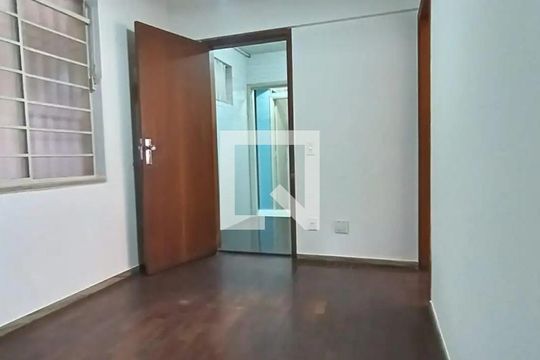 Sala de apartamento para alugar com 3 quartos, 100m² em Floresta, Belo Horizonte