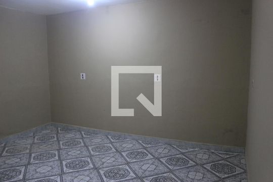 Quarto de casa para alugar com 1 quarto, 50m² em Jardim Cocaia, Guarulhos