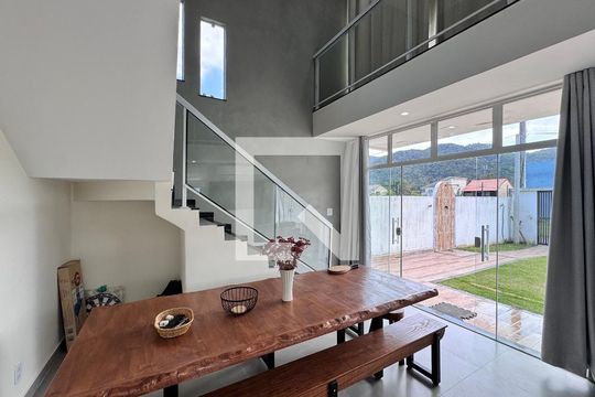 Sala de casa de condomínio à venda com 3 quartos, 180m² em Vargem Grande, Rio de Janeiro