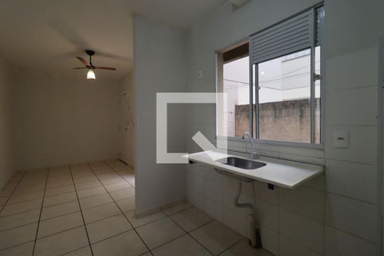 Cozinha de apartamento para alugar com 2 quartos, 42m² em (l-10), Ribeirão Preto