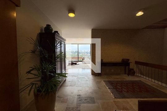 Casa para alugar com 6 quartos, 400m² em Consolação, São Paulo
