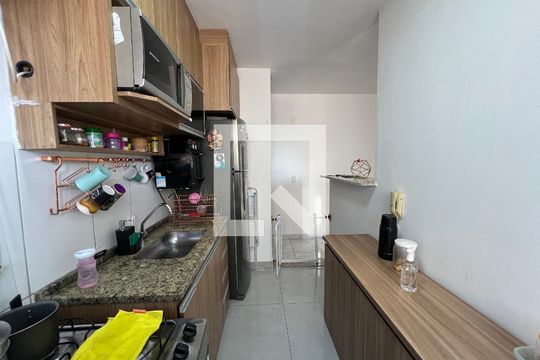 Cozinha de apartamento à venda com 2 quartos, 45m² em Cabral, Contagem