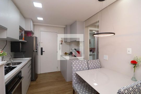 Sala/Cozinha de apartamento para alugar com 2 quartos, 33m² em Parque Munhoz, São Paulo