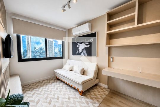 Sala de apartamento para alugar com 1 quarto, 42m² em Petrópolis, Porto Alegre