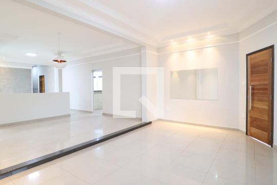 Sala 1 de casa para alugar com 3 quartos, 231m² em Tabajaras, Uberlândia