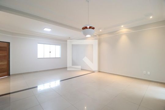 Sala 2 de casa para alugar com 3 quartos, 231m² em Tabajaras, Uberlândia