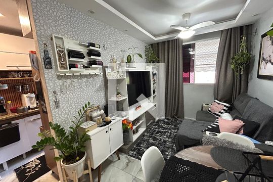 Sala de apartamento para alugar com 2 quartos, 44m² em Água Santa, Rio de Janeiro