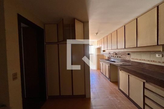 Cozinha de apartamento para alugar com 3 quartos, 230m² em Copacabana, Rio de Janeiro