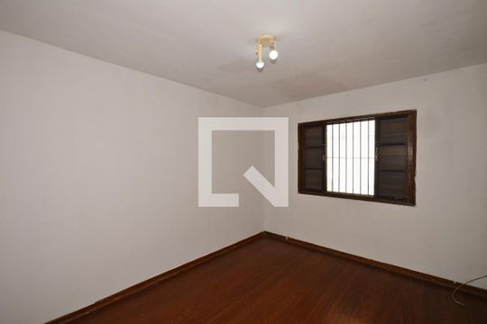 Quarto 1 de casa para alugar com 2 quartos, 80m² em Jardim Paris, São Paulo