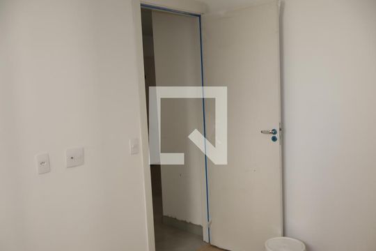 Quarto 1 de apartamento para alugar com 2 quartos, 42m² em Cidade São Mateus, São Paulo