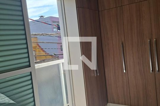 Quarto de casa à venda com 4 quartos, 220m² em Vila Carmosina, São Paulo