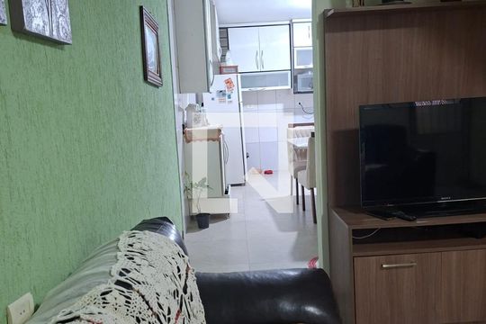Sala de casa à venda com 4 quartos, 220m² em Vila Carmosina, São Paulo