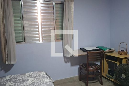 Quarto de casa à venda com 4 quartos, 220m² em Vila Carmosina, São Paulo