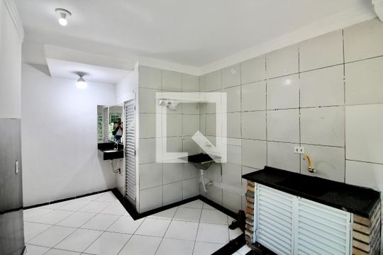 Sala/cozinha de casa de condomínio para alugar com 2 quartos, 40m² em Parque Cisper, São Paulo