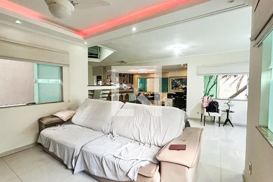 Casa para alugar com 5 quartos, 425m² em Extensão do Bosque, Rio das Ostras
