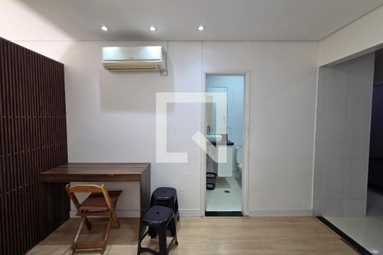 Sala de kitnet/studio para alugar com 1 quarto, 40m² em Nova Mirim, Praia Grande