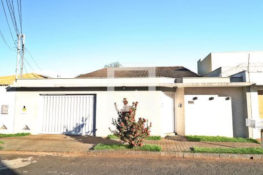 Casa para alugar com 4 quartos, 100m² em Morada da Colina, Uberlândia
