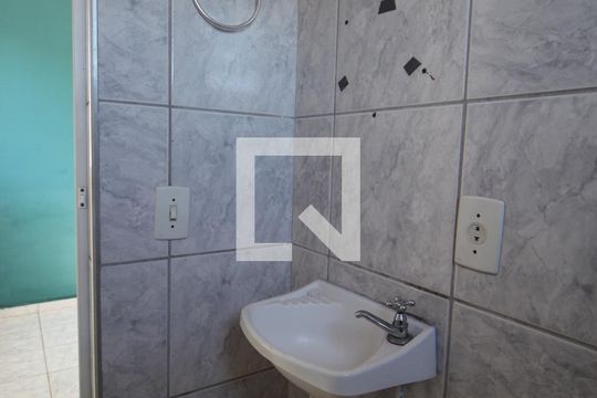 Banheiro 1 de casa para alugar com 2 quartos, 50m² em Jardim Vale das Virtudes, São Paulo