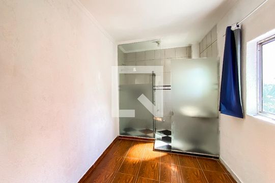 Banheiro da suíte de casa de condomínio para alugar com 2 quartos, 45m² em Parque Cisper, São Paulo