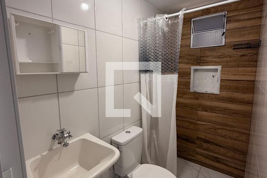 Banheiro Social de kitnet/studio para alugar com 1 quarto, 36m² em Vila Tupi, Várzea Paulista