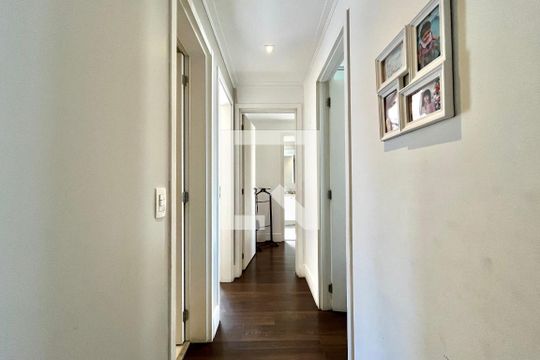 Corredor de apartamento para alugar com 3 quartos, 97m² em Chácara Inglesa, São Paulo