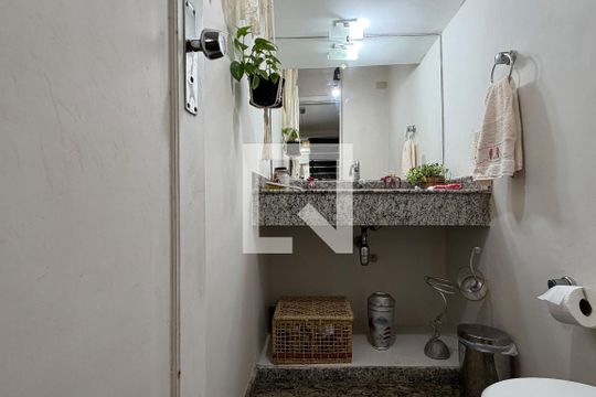 Lavabo de casa para alugar com 4 quartos, 200m² em Aparecida, Santos