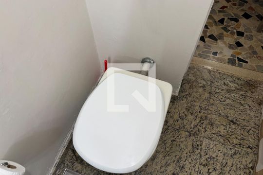 Lavabo de casa para alugar com 4 quartos, 200m² em Aparecida, Santos