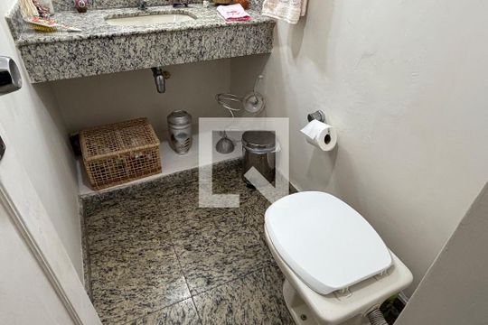 Lavabo de casa para alugar com 4 quartos, 200m² em Aparecida, Santos