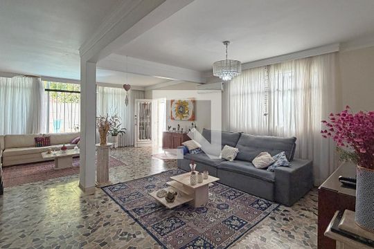 Sala de casa para alugar com 4 quartos, 200m² em Aparecida, Santos