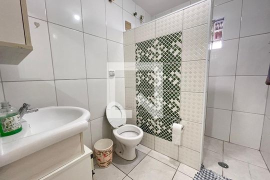 Banheiro de casa à venda com 1 quarto, 600m² em Caxingui, São Paulo
