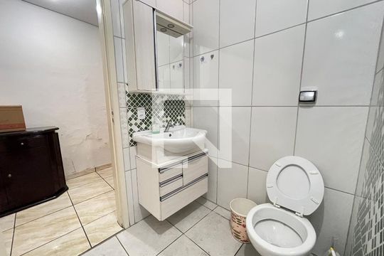 Banheiro de casa à venda com 1 quarto, 600m² em Caxingui, São Paulo