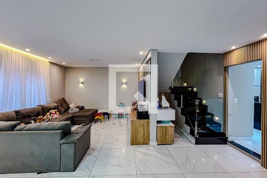 Sala de casa para alugar com 3 quartos, 250m² em Vila Santa Isabel, São Paulo