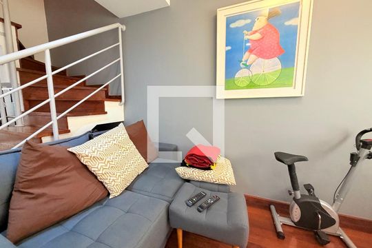 Sala  de casa de condomínio para alugar com 4 quartos, 180m² em Santo Amaro, São Paulo