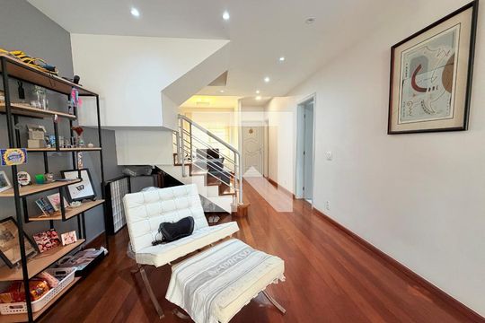 Sala  de casa de condomínio para alugar com 4 quartos, 180m² em Santo Amaro, São Paulo