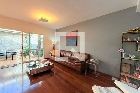Sala  de casa de condomínio para alugar com 4 quartos, 180m² em Santo Amaro, São Paulo