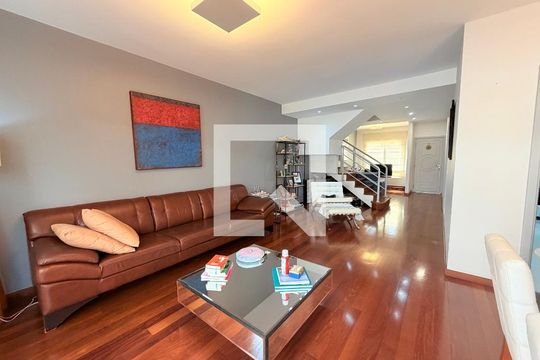 Sala  de casa de condomínio para alugar com 4 quartos, 180m² em Santo Amaro, São Paulo