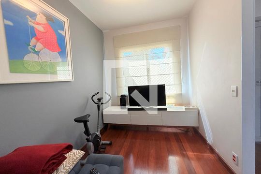 Sala  de casa de condomínio para alugar com 4 quartos, 180m² em Santo Amaro, São Paulo