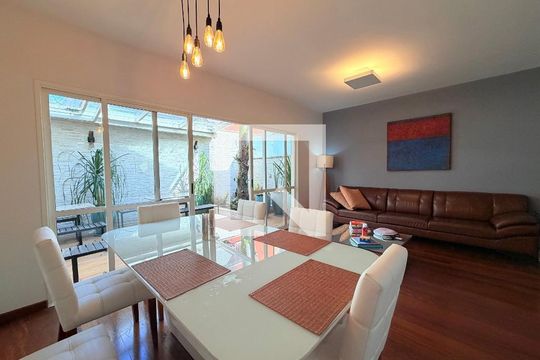 Sala  de casa de condomínio para alugar com 4 quartos, 180m² em Santo Amaro, São Paulo