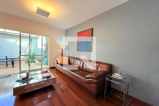 Sala  de casa de condomínio para alugar com 4 quartos, 180m² em Santo Amaro, São Paulo