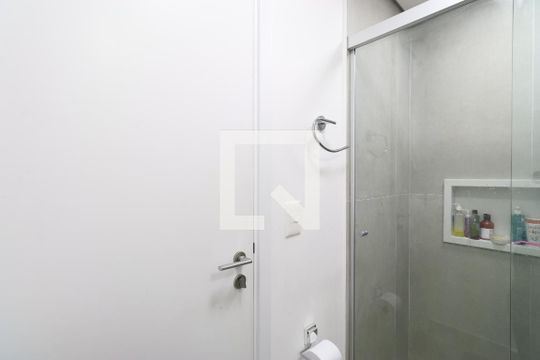 Banheiro  de kitnet/studio para alugar com 1 quarto, 17m² em Jardim Vera Cruz, São Paulo