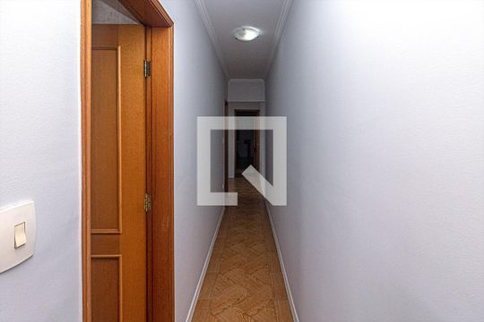 corredor para os cômodos_2 de casa para alugar com 3 quartos, 200m² em Vila Liviero, São Paulo