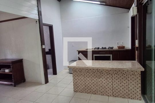 Cozinha de casa para alugar com 3 quartos, 310m² em Rio Tavares, Florianópolis