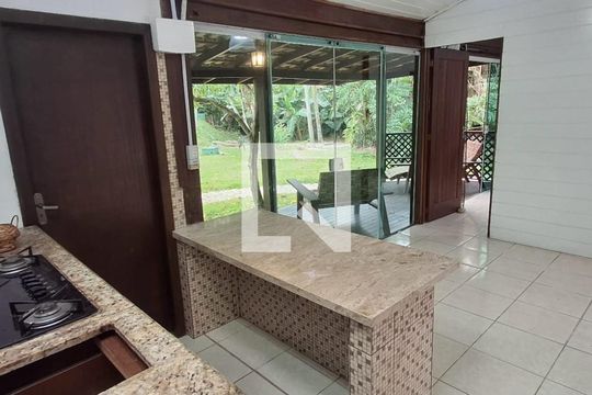 Cozinha de casa para alugar com 3 quartos, 310m² em Rio Tavares, Florianópolis