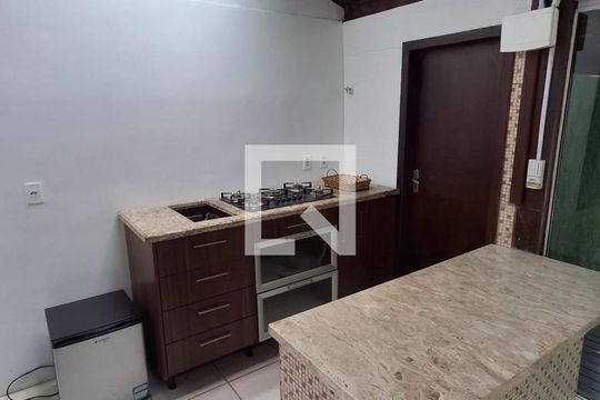 Cozinha de casa para alugar com 3 quartos, 310m² em Rio Tavares, Florianópolis