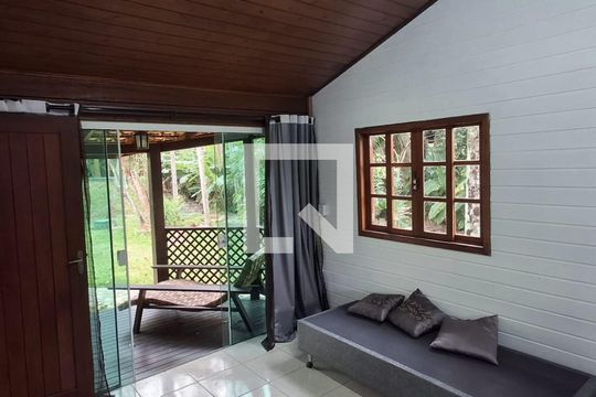 Sala de casa para alugar com 3 quartos, 310m² em Rio Tavares, Florianópolis