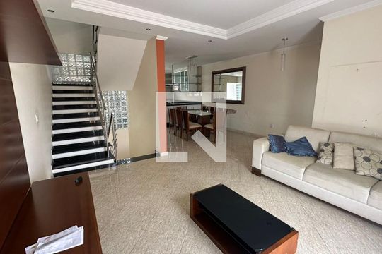 Sala de casa de condomínio para alugar com 3 quartos, 280m² em Parque Santana, Mogi das Cruzes